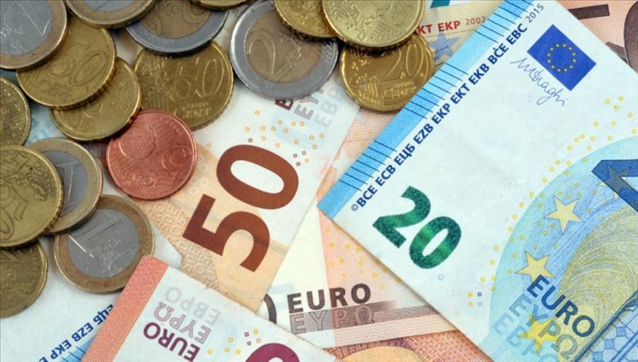 L'euro glisse vers la parité avec le dollar